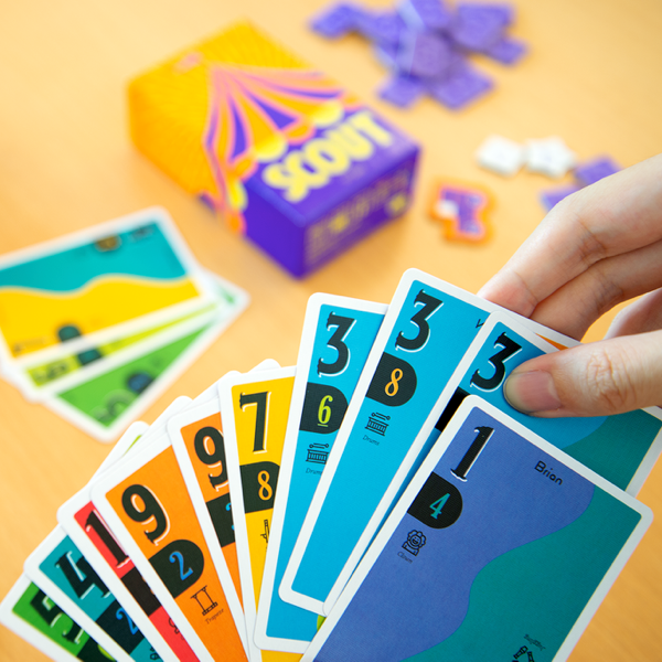 Scout – Un brillante juego de cartas donde nunca podrás ordenar tu mano Salta Pal Lao